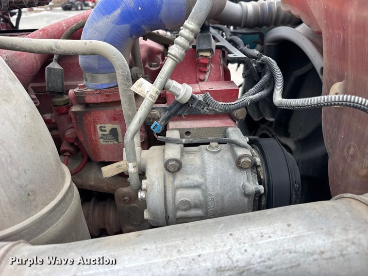 image for item ER0340 2016 Kenworth T880 semi truck