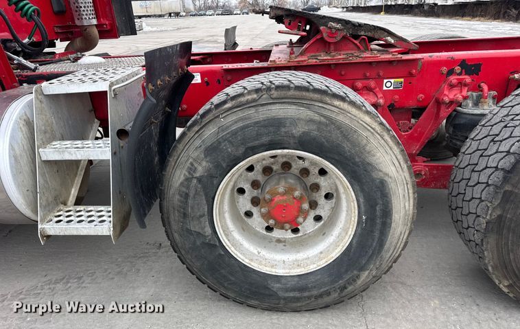 image for item ER0340 2016 Kenworth T880 semi truck