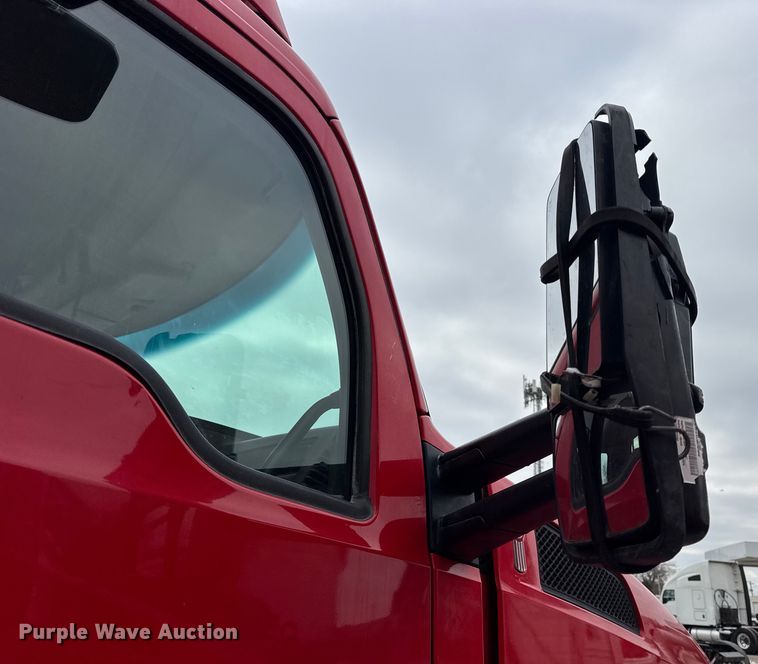 image for item ER0340 2016 Kenworth T880 semi truck