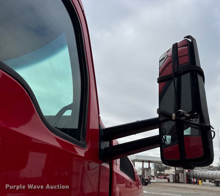 image for item ER0340 2016 Kenworth T880 semi truck