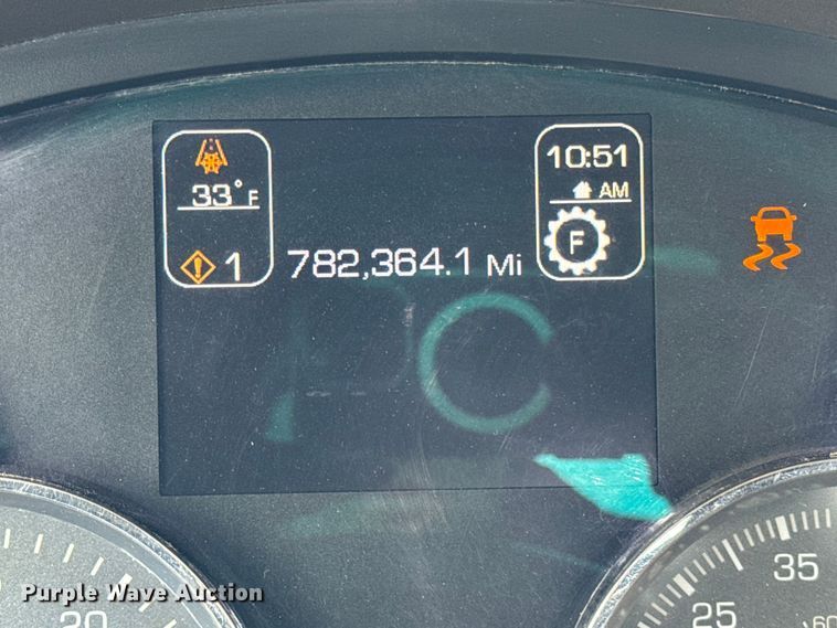 image for item ER0340 2016 Kenworth T880 semi truck