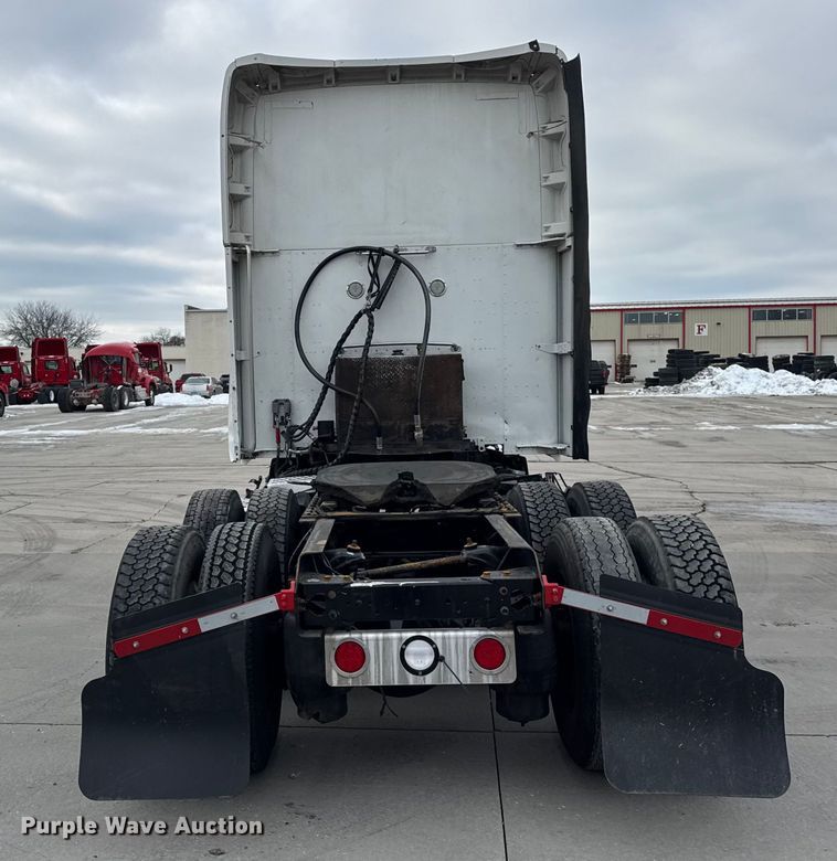 image for item ER0341 2015 Kenworth T680 semi truck