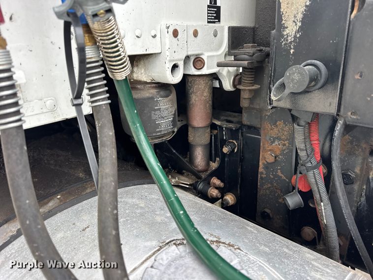 image for item ER0341 2015 Kenworth T680 semi truck