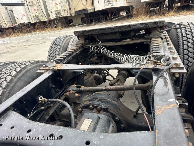 image for item ER0341 2015 Kenworth T680 semi truck