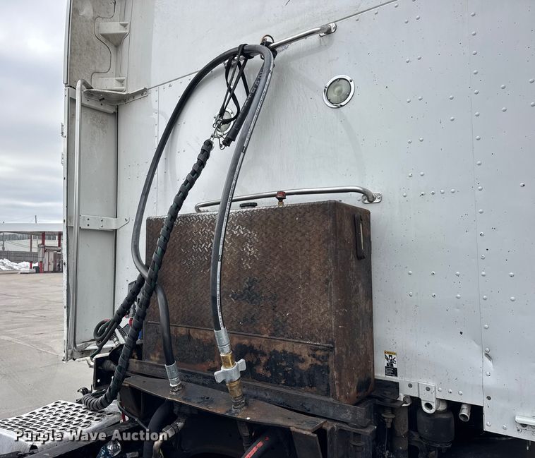 image for item ER0341 2015 Kenworth T680 semi truck