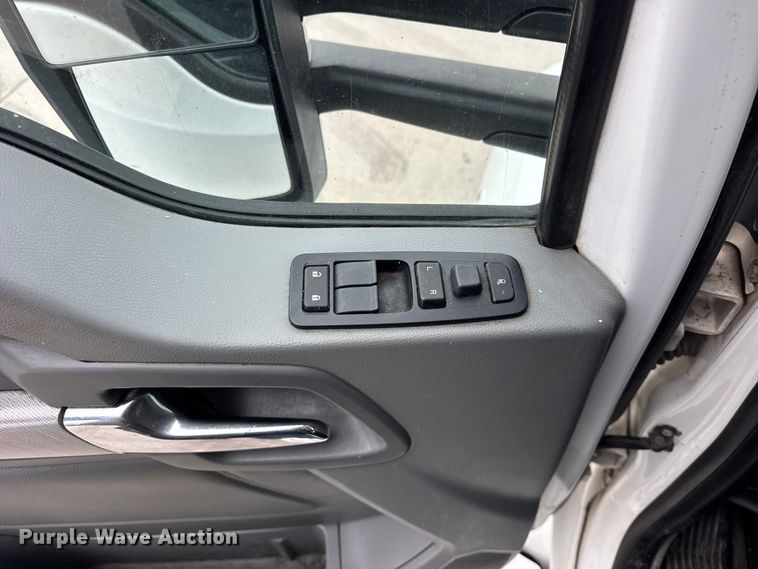 image for item ER0341 2015 Kenworth T680 semi truck