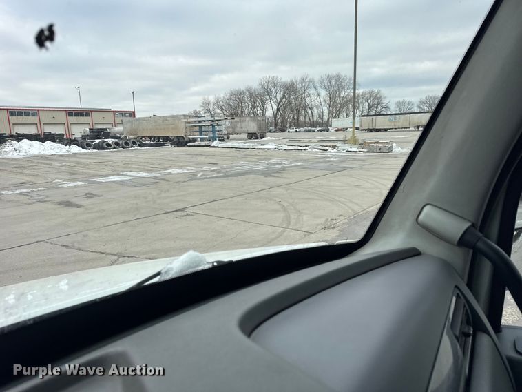 image for item ER0341 2015 Kenworth T680 semi truck