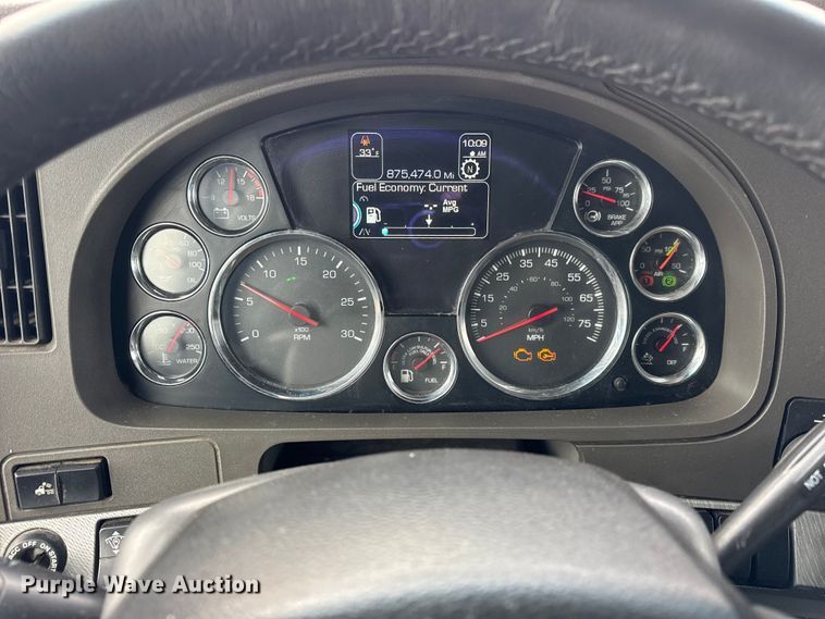 image for item ER0341 2015 Kenworth T680 semi truck