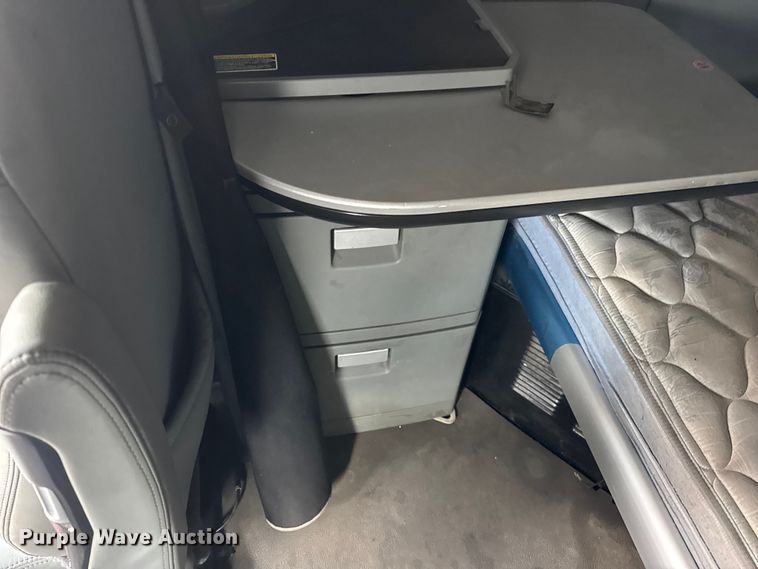 image for item ER0341 2015 Kenworth T680 semi truck