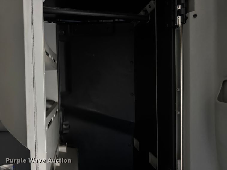 image for item ER0341 2015 Kenworth T680 semi truck