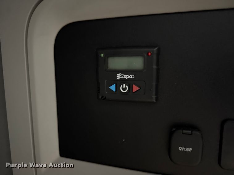 image for item ER0341 2015 Kenworth T680 semi truck