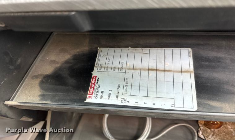 image for item ER0341 2015 Kenworth T680 semi truck