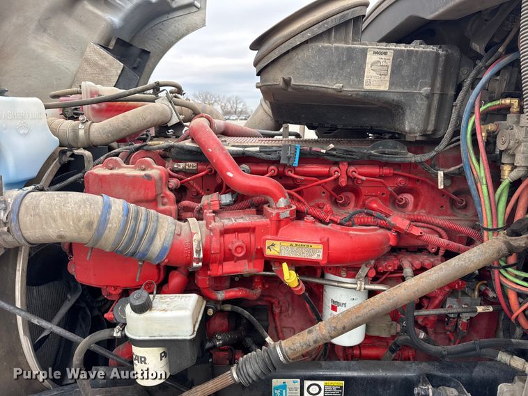 image for item ER0341 2015 Kenworth T680 semi truck