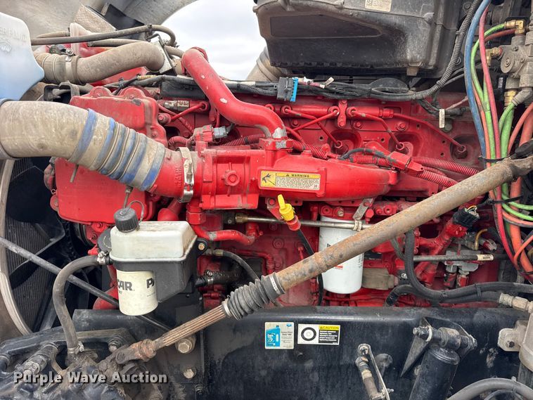 image for item ER0341 2015 Kenworth T680 semi truck