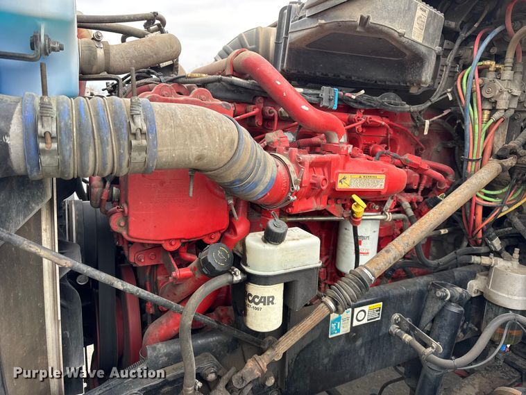 image for item ER0341 2015 Kenworth T680 semi truck