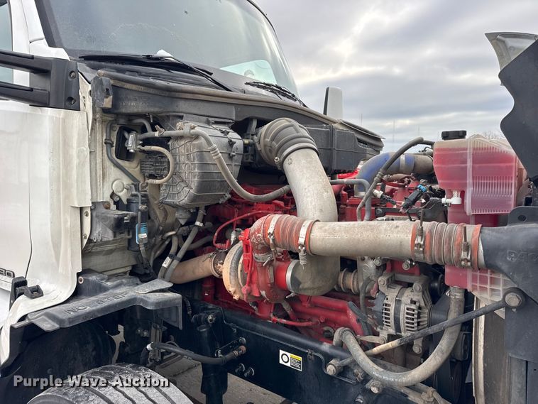 image for item ER0341 2015 Kenworth T680 semi truck