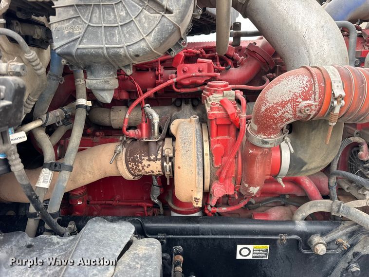 image for item ER0341 2015 Kenworth T680 semi truck