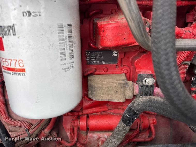 image for item ER0341 2015 Kenworth T680 semi truck