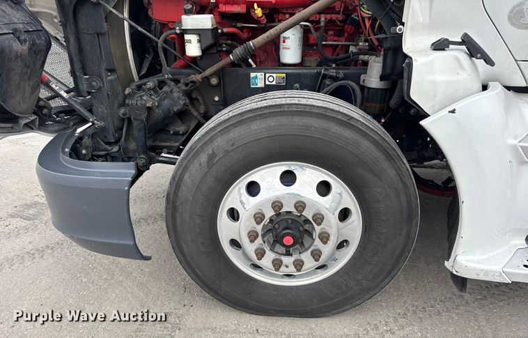 image for item ER0341 2015 Kenworth T680 semi truck