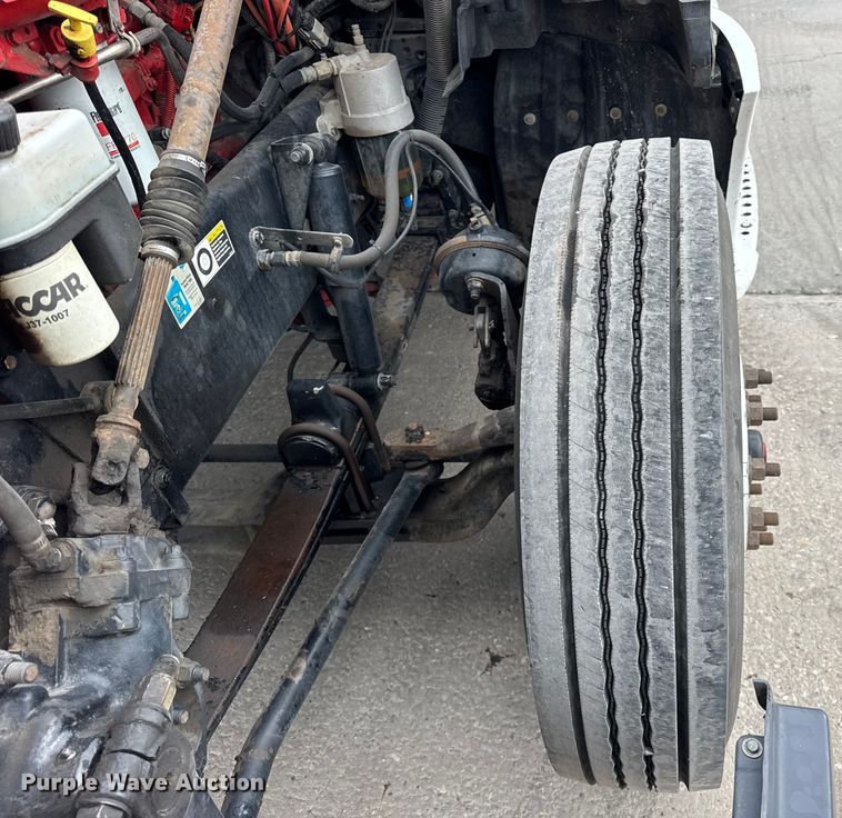 image for item ER0341 2015 Kenworth T680 semi truck