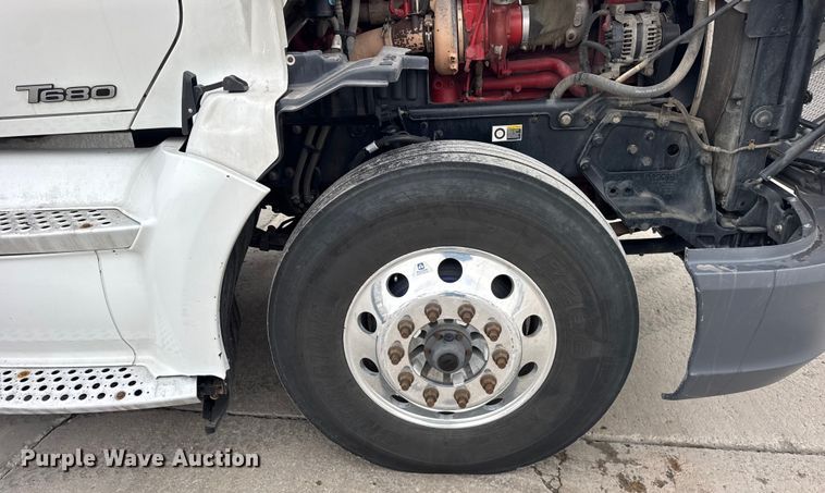 image for item ER0341 2015 Kenworth T680 semi truck