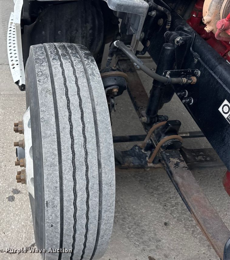 image for item ER0341 2015 Kenworth T680 semi truck