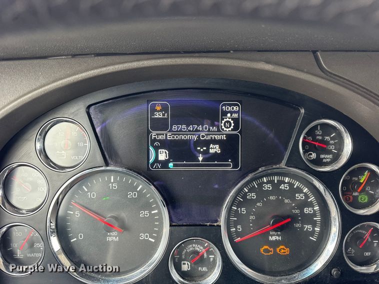 image for item ER0341 2015 Kenworth T680 semi truck