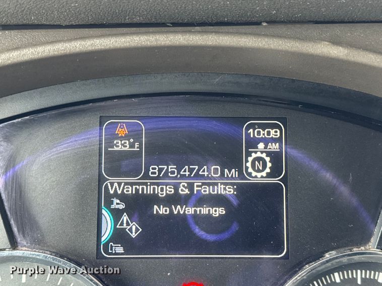 image for item ER0341 2015 Kenworth T680 semi truck