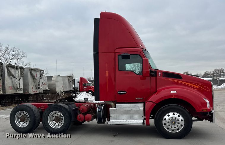 image for item ER0342 2016 Kenworth T880 semi truck