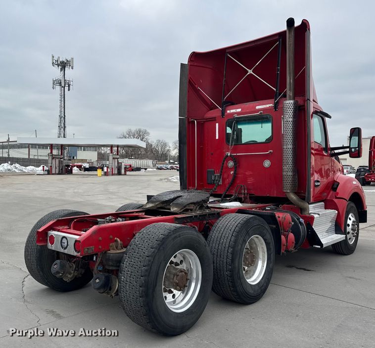 image for item ER0342 2016 Kenworth T880 semi truck