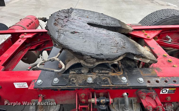 image for item ER0342 2016 Kenworth T880 semi truck