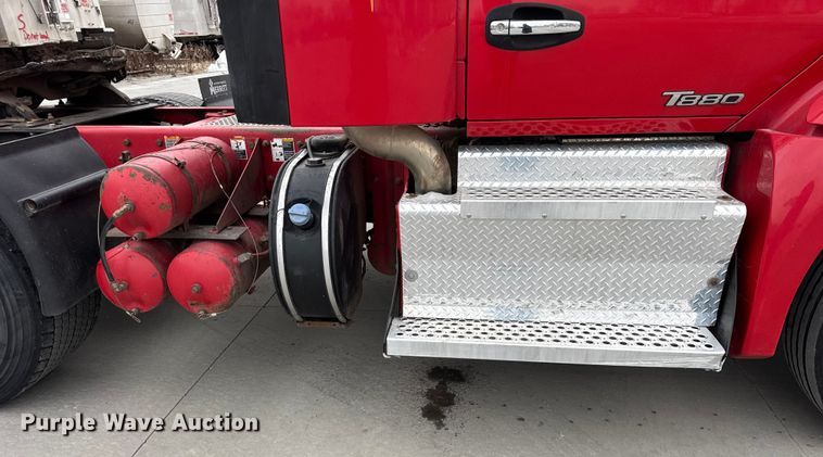 image for item ER0342 2016 Kenworth T880 semi truck