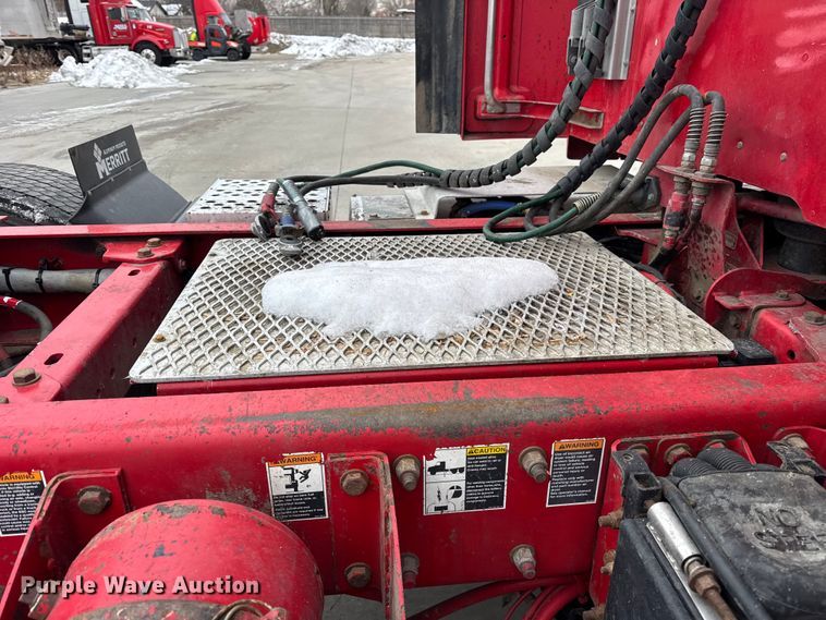 image for item ER0342 2016 Kenworth T880 semi truck