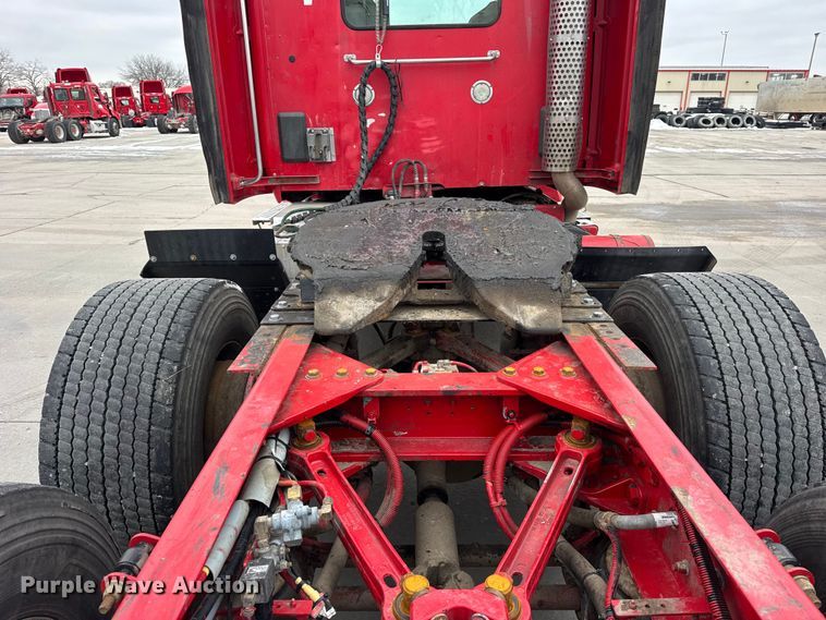 image for item ER0342 2016 Kenworth T880 semi truck