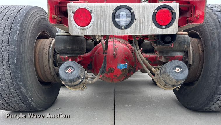 image for item ER0342 2016 Kenworth T880 semi truck