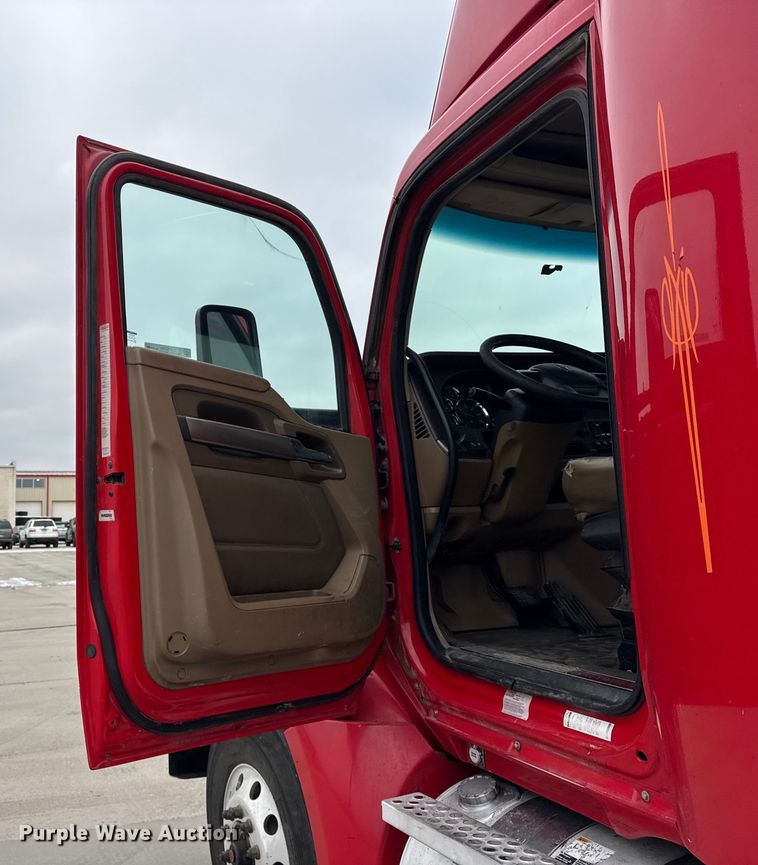 image for item ER0342 2016 Kenworth T880 semi truck