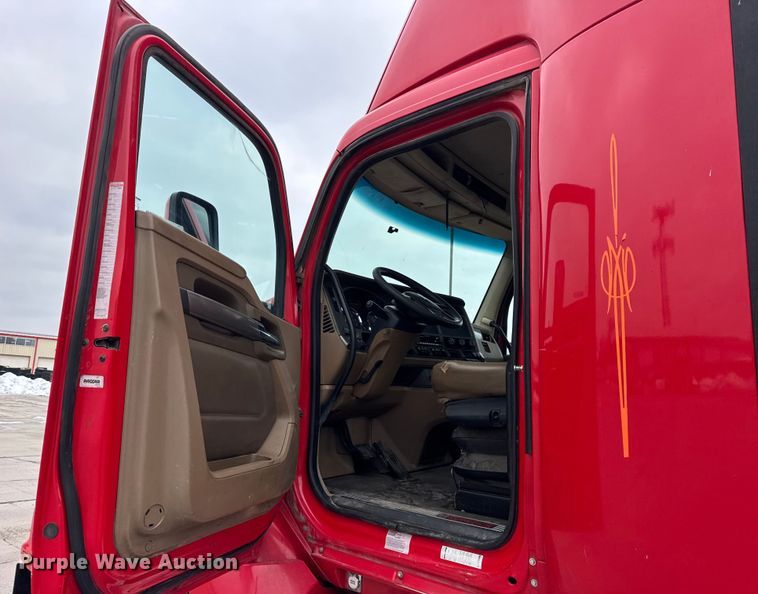 image for item ER0342 2016 Kenworth T880 semi truck