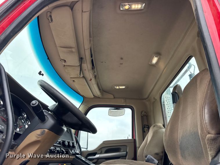 image for item ER0342 2016 Kenworth T880 semi truck