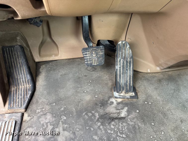 image for item ER0342 2016 Kenworth T880 semi truck