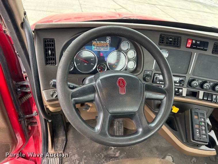 image for item ER0342 2016 Kenworth T880 semi truck