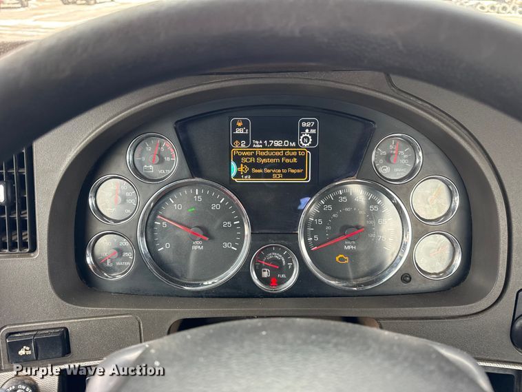 image for item ER0342 2016 Kenworth T880 semi truck