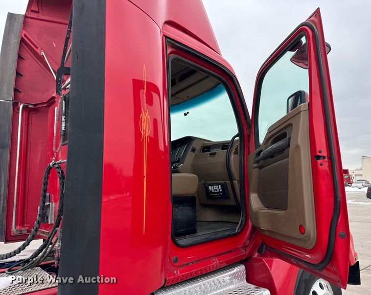 image for item ER0342 2016 Kenworth T880 semi truck