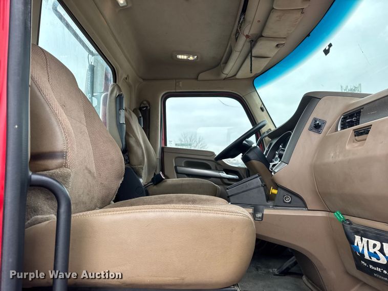 image for item ER0342 2016 Kenworth T880 semi truck