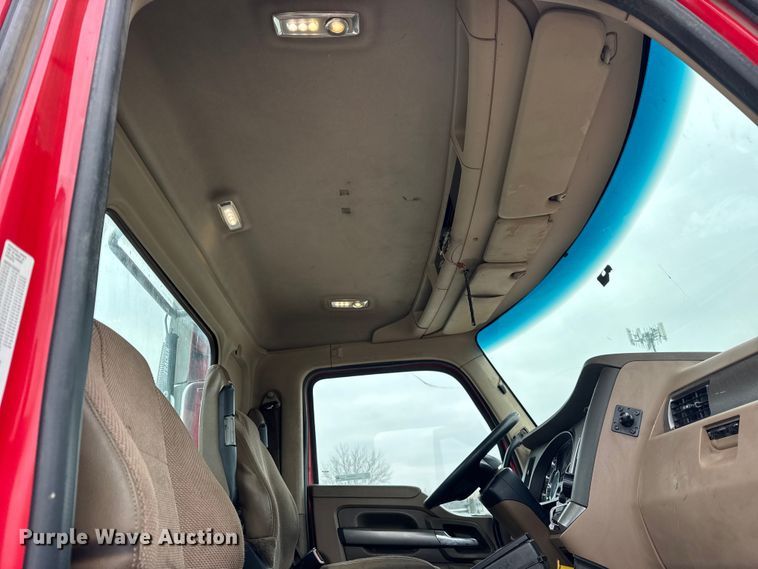 image for item ER0342 2016 Kenworth T880 semi truck