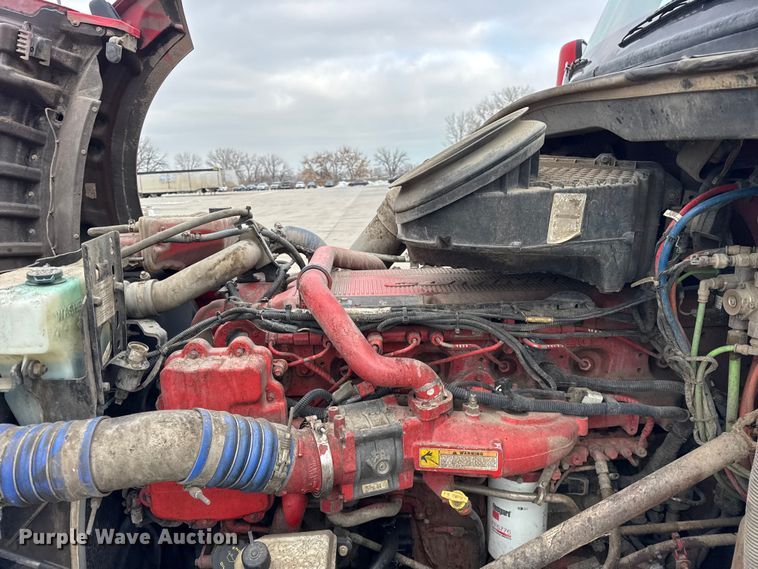 image for item ER0342 2016 Kenworth T880 semi truck