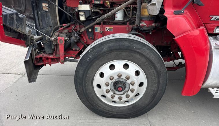 image for item ER0342 2016 Kenworth T880 semi truck