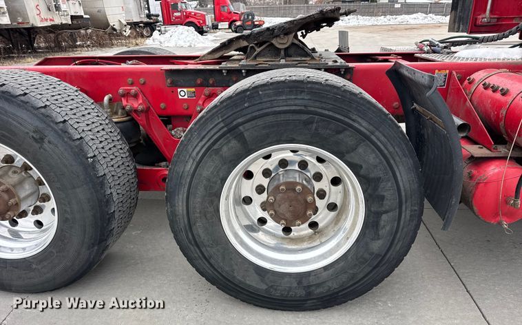 image for item ER0342 2016 Kenworth T880 semi truck