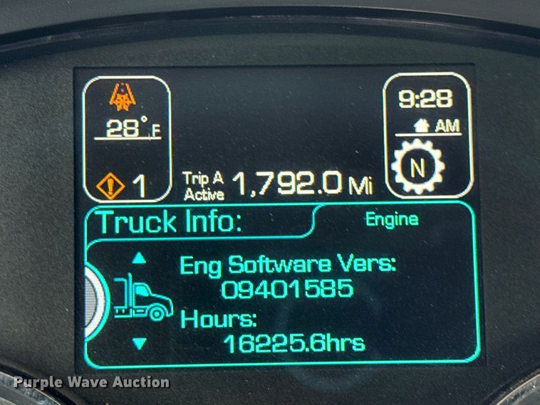 image for item ER0342 2016 Kenworth T880 semi truck