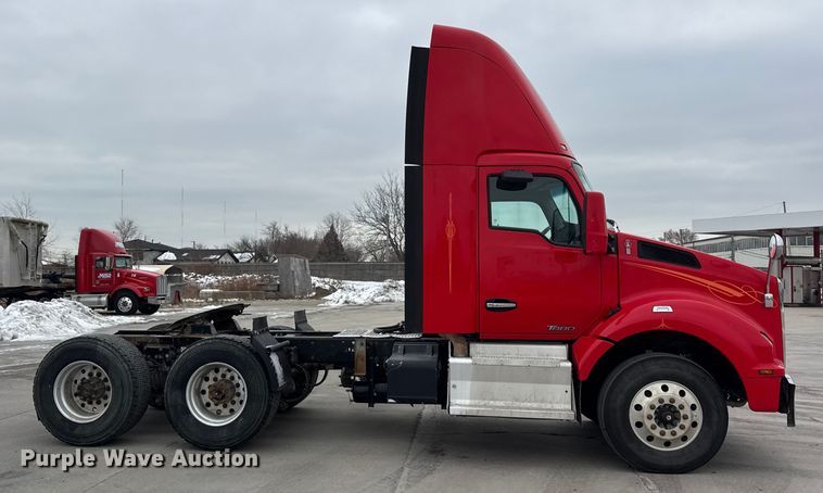 image for item ER0343 2017 Kenworth T880 semi truck