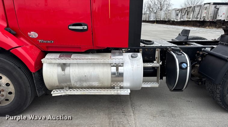 image for item ER0343 2017 Kenworth T880 semi truck